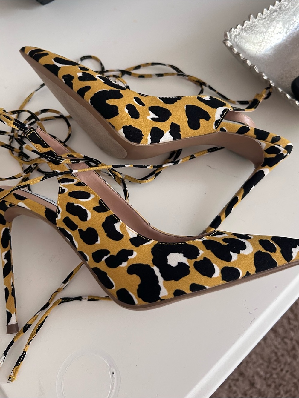 Steve Madden Leopard Lace-Up Pointed Heels - Yellow/Black/White NIB - Picture 3 of 15